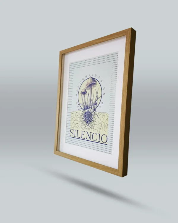Afiche ilustrado con diseño artístico original de hongos y raíces, acompañado de la frase inspiradora Te descubrirás en el silencio. Arte exclusivo creado por ilustrador colombiano, ideal para decorar espacios con mensajes reflexivos y emocionales. Disponible para envío a todo Colombia.