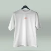 Camiseta blanca unisex con ilustración artística de flores en círculo y la frase inspiradora Eres lo que te repites. Diseño exclusivo creado por ilustrador colombiano, ideal para quienes buscan ropa original con mensajes motivadores. Disponible en tallas varias y con envíos a todo Colombia.